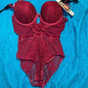 Daisy Fuentes lingerie